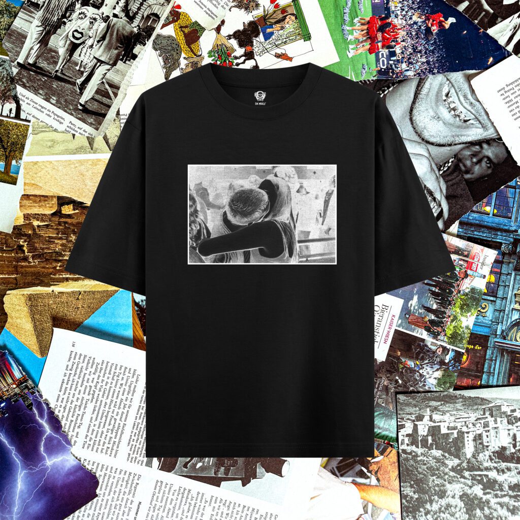 The Kiss | Unisex Oversized T-shirt